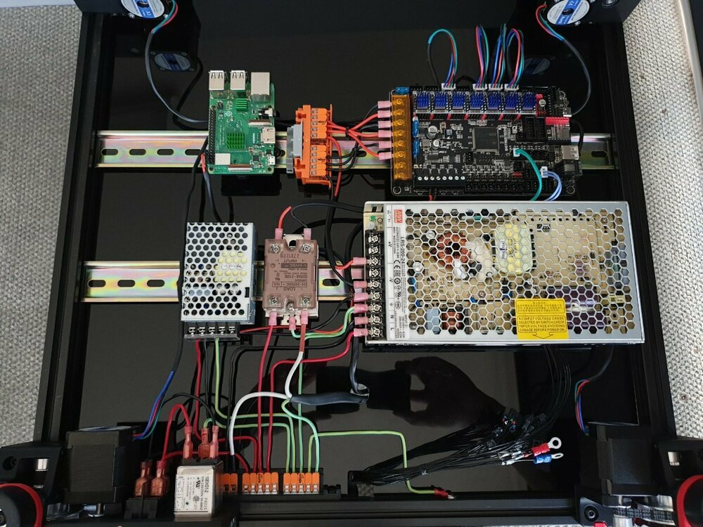 1933510862_electronics2.thumb.jpg.b2c40b32e04b31bcb15c3970169e9d2e.jpg