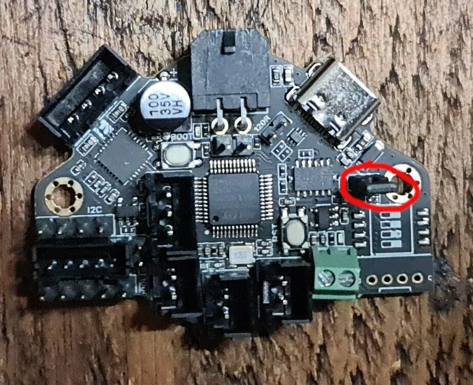 ebb36-usb-power-jumper.thumb.jpeg.ec063a55ecc1019bcdd06bf228a27e60.jpeg