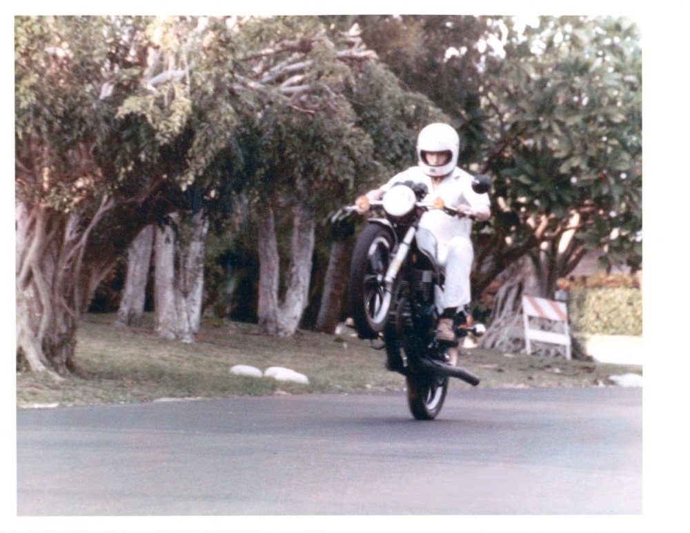 RD400Wheelie1978.thumb.jpg.ca0ceee510391691a2738c0592eaebbb.jpg