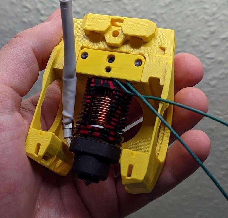 Poke_Mini_Stealthburner_yellow.jpg.584d0071a7bb9bbe1854e9069edd5ab4.jpg